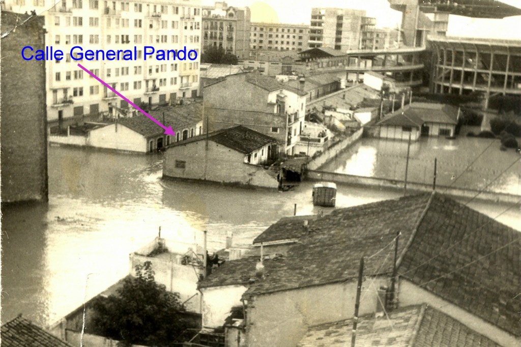 calle general pando en la riada de 1957