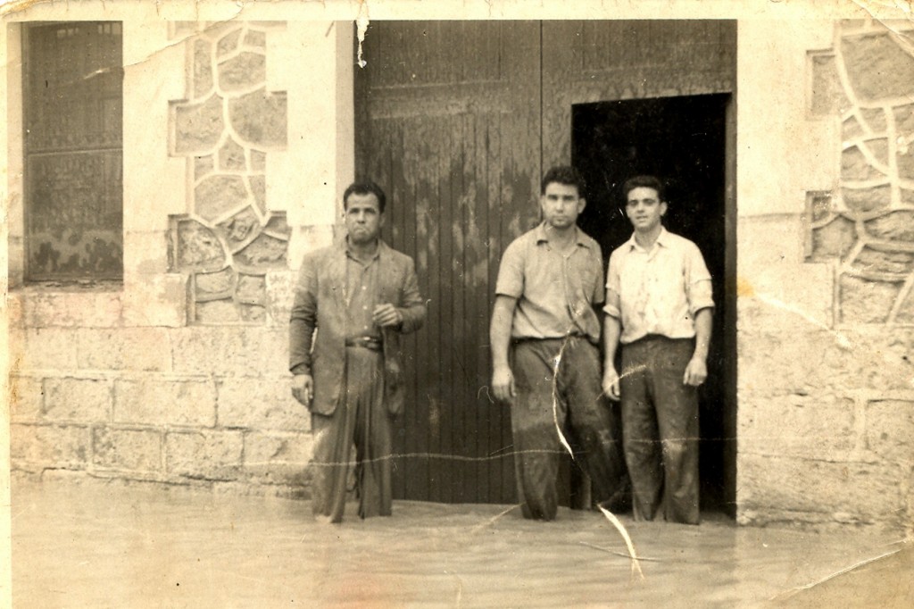 Puerta de la casa y taller de joyería de Manuel Llopis en la riada de 1957