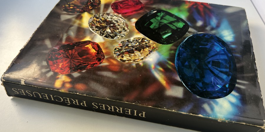 Cristales piedras preciosas minerales de colores primer plano 3d